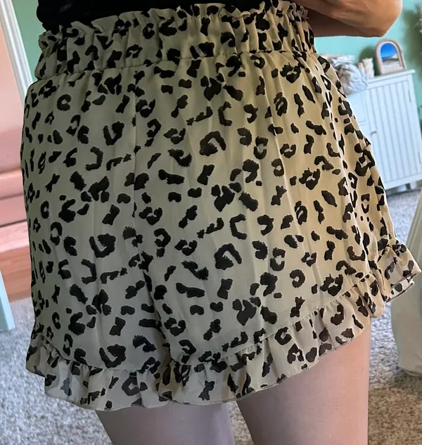 Leopard Print Ruffled Shorts Tan - Image 5