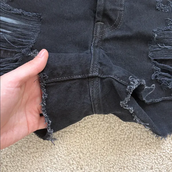 LEVI’S 501 Black Distressed Rip Raw Hem Denim Shorts Size 25 - Image 6