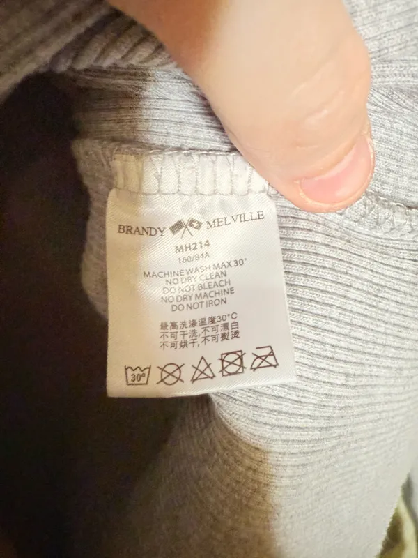 Brandy Melville Coraline Cotton Sweater - Image 4
