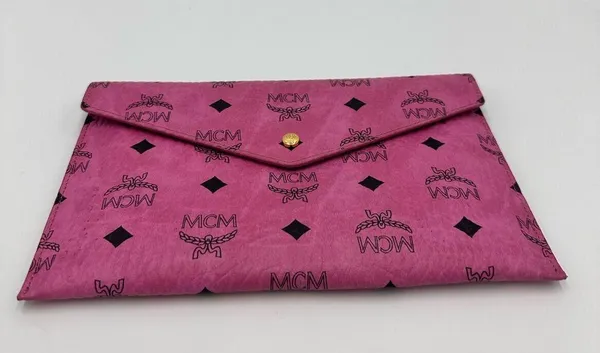 MCM
Visetos Envelope Clutch Pink - Image 5