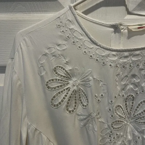 Hummingbird‎ White Eyelet Embroidered Front Tie Bell Sleeve Blouse L Cottagecore - Image 2
