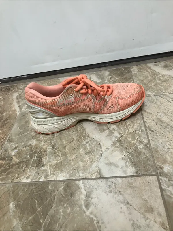 Asics Running Shoes Gel- Nimbus 20 Sakura pack Size 6.5 US - Image 4