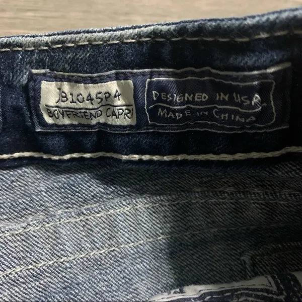 Miss Me Boyfriend Capri Jeans; 29 Women’s - Image 7
