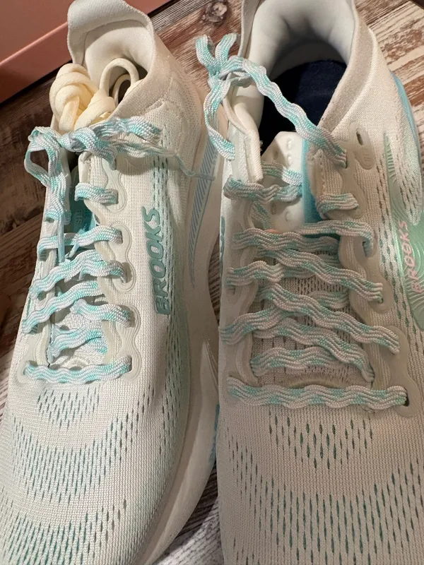 Women’s Brooks Running Shoes - Image 2