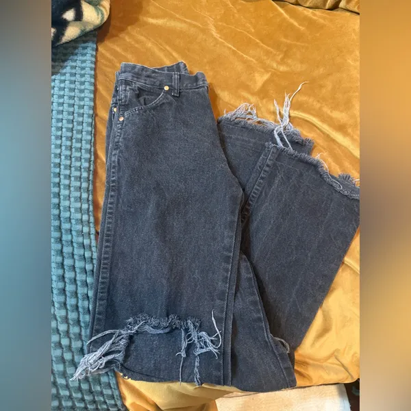 Wrangler black distressed jeans - Image 3