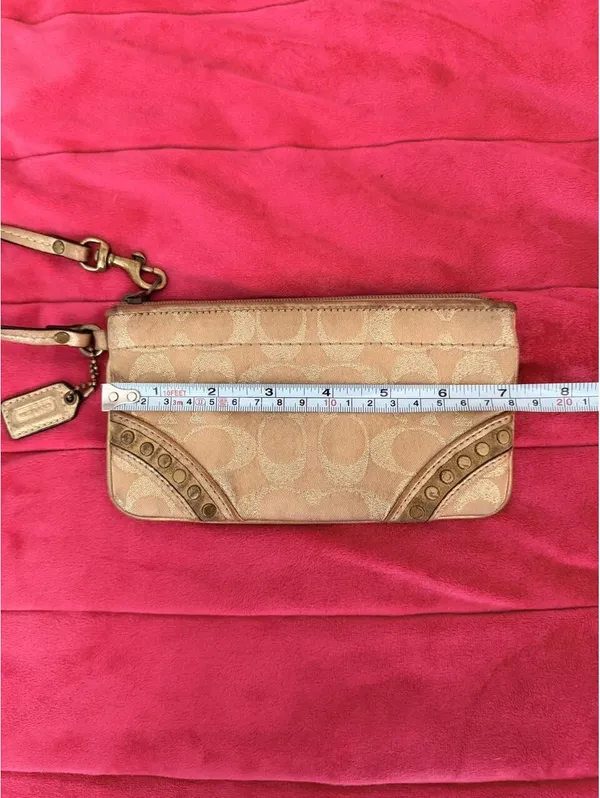 Vintage Tan and Gold Coach Wristlet - Image 4