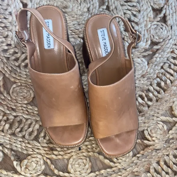 Steve Madden 9 leather Tan Block Heel Sandals - Image 3