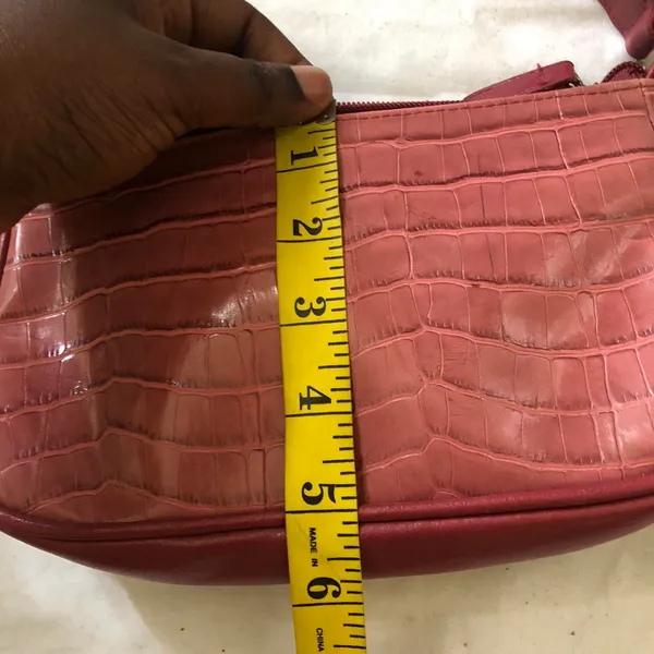 2000s Pink burgundy wine red crocodile-embossed leather shoulder hand bag purse silver hardware #y2k - Image 6