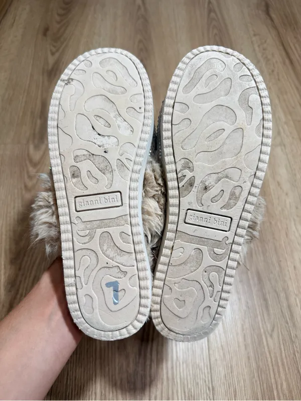 Gianni Bini Cheeky Rhinestone Heart Faux Fur Slippers Women's 7 Beige Silver - Image 5