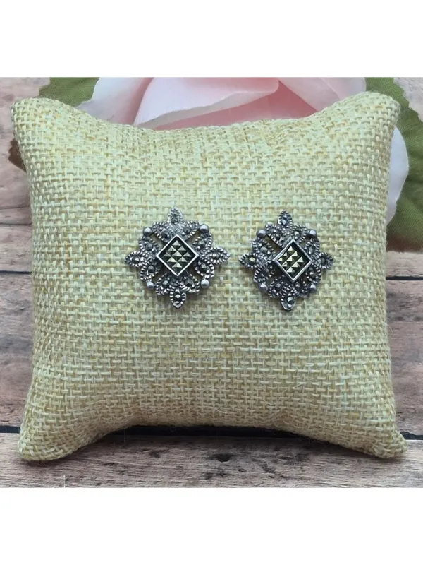 Cute 925 & Marcasite Silver Pierced Stud Earrings Whimsigoth Witchy Classic - Image 2