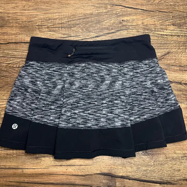 Lululemon Pace Rival Skirt Size 4 Black Gray Built In Shorts Tennis Running - Image 2