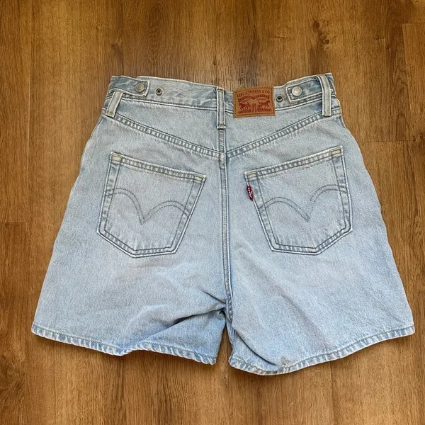 Levi's Women's Cinch Mid-Thigh Shorts Light Wash Size 26 - Image 7