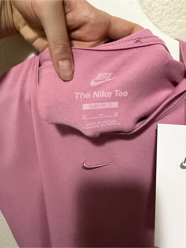 NWT Nike The Nike Tee Cropped Short Sleeve Pink Size Medium - Image 4