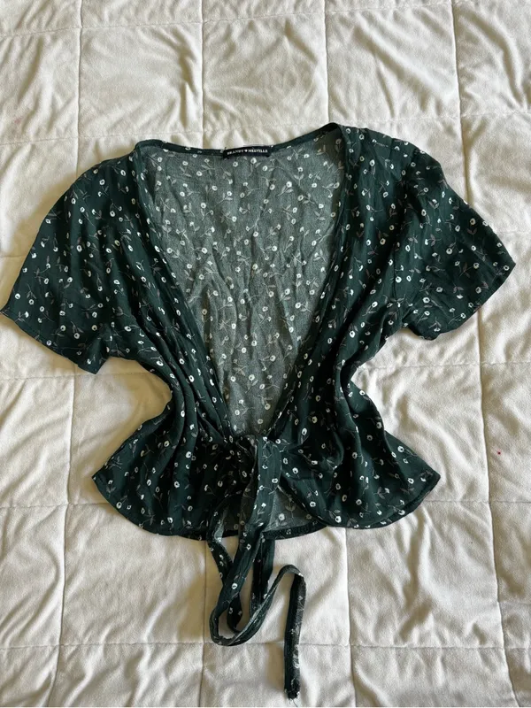 Brandy Melville Women’s Green Tie-Front Crop Top with Micro Dot Print - Image 2