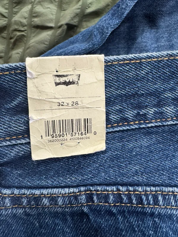 Levi’s 501 Original Cropped Jeans - Image 4