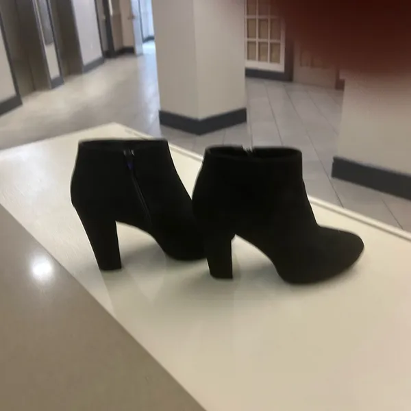 Booties Chic Black Ankle see pictures for size. Cannot read but I think 6 1/2 - Image 8