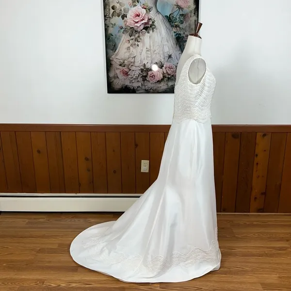 Stunning Vintage Y2K Oleg Cassini Wedding Gown! - Image 6