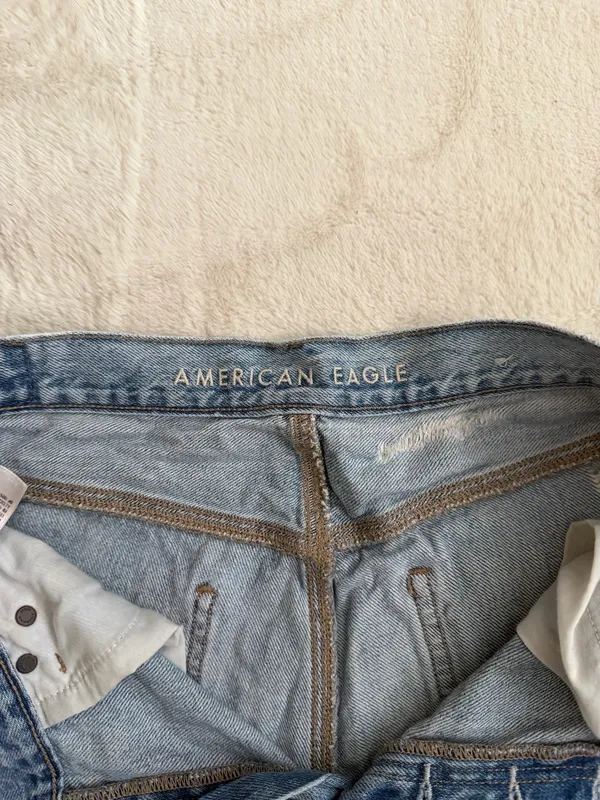 American Eagle Shorts Denim Distressed - Image 2
