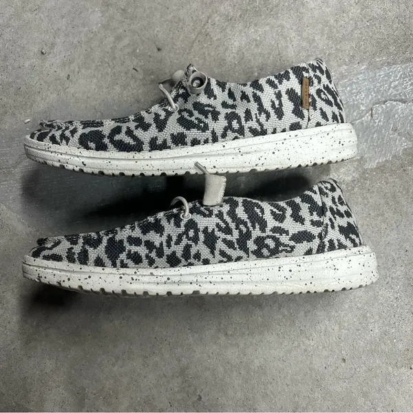 Hey Dude Women’s Wendy Woven Cheetah Grey Slip On Shoes Size 7 - Image 4