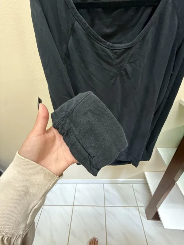 Lululemon Women's Long Sleeve Scoop Neck Pullover with Thumbholes - Image 2