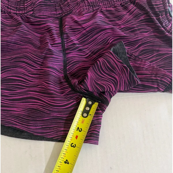 Fantastic Lululemon Hotty Hot Reversible Shorts Size 4 - Image 7