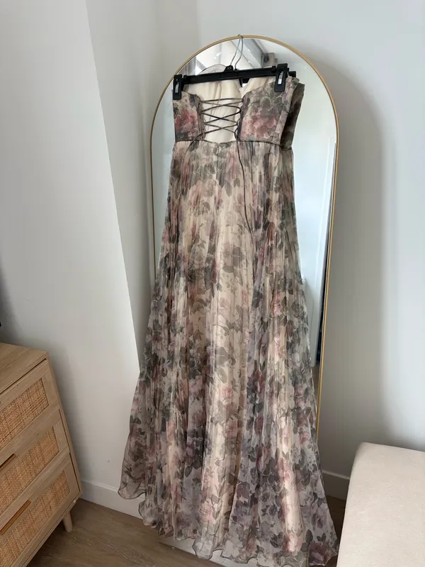 Lulus formal dress - Image 4