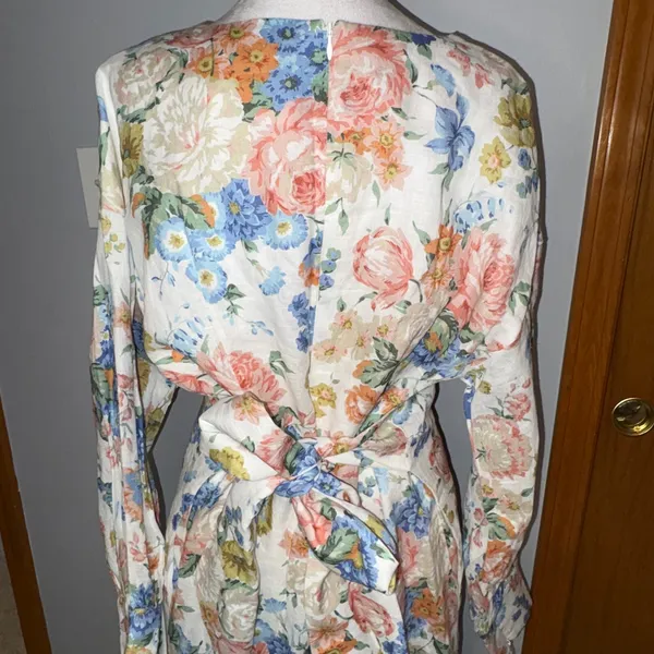 Elliatt Europium Dress‎ White Multi Floral Linen V-Neck Tie Back M $238 MSRP - Image 5