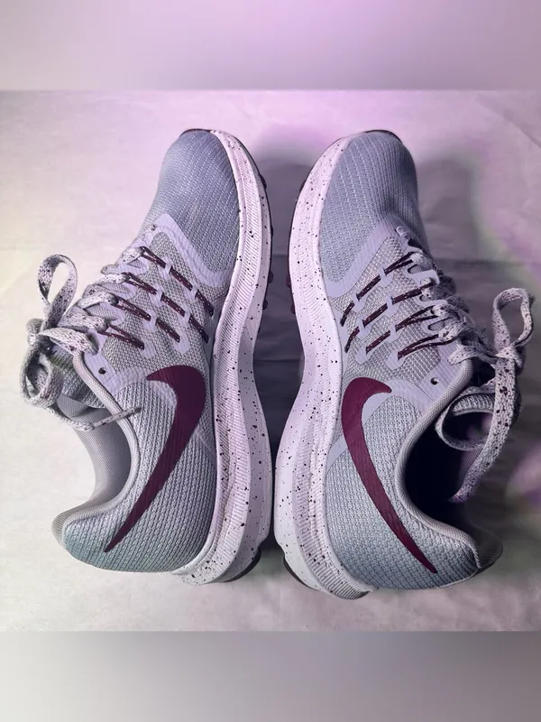 Nike Women’s Athletic Shoes - Light Gray with Burgundy Swoosh - Image 7