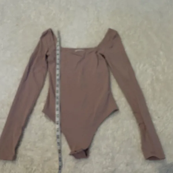 Aritzia Babaton Contour Womens XS Long Sleeve Dusty Preppy College Minimalist - Image 4