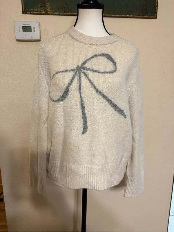 Abercrombie & Fitch crewneck knit sweater with bow in light grey small pullover - Image 2