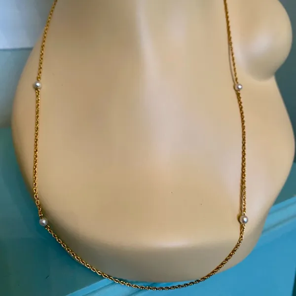 Vintage gold Avon necklace with pearls! Never worn, beautiful necklace! - Image 3