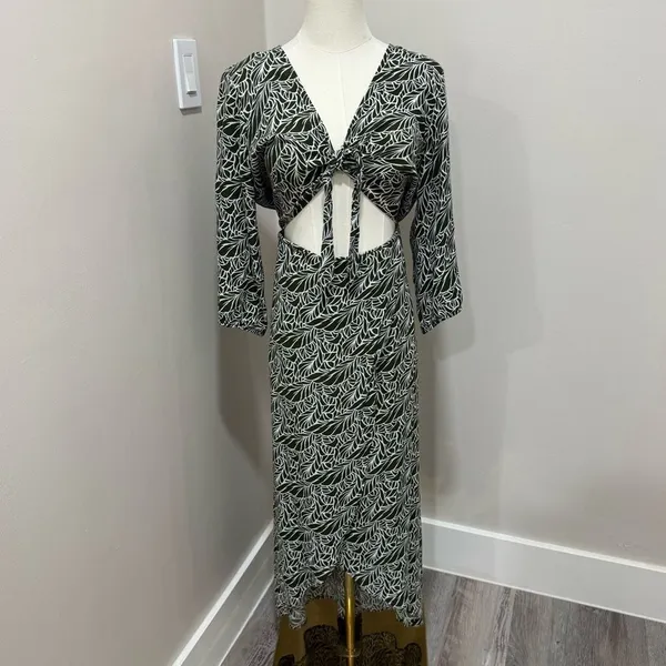 Express Olive Green‎ Leaf Print Cutout Tie Front Maxi Dress Womens Medium - Image 2
