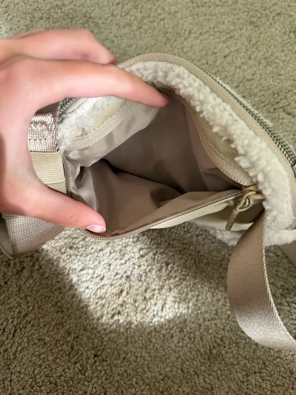 Lululemon Sherpa Belt Bag - Image 4