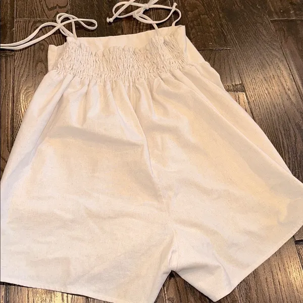 MIOU MUSE Stylish Cream Romper size medium with pockets - Image 5