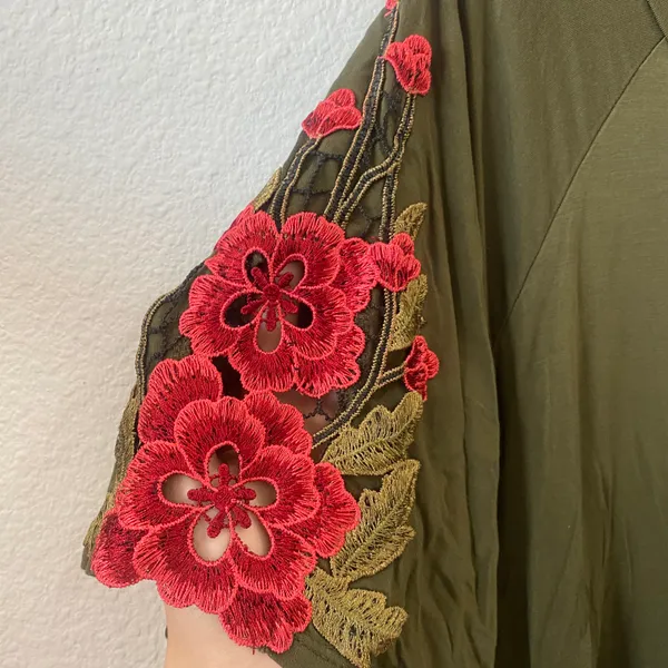 West Kei Rose Applique Top Size S - Image 4
