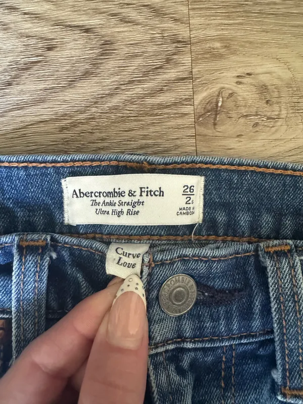 Abercrombie & Fitch Women's Straight Leg Jeans - Distressed Dark Blue - Image 2
