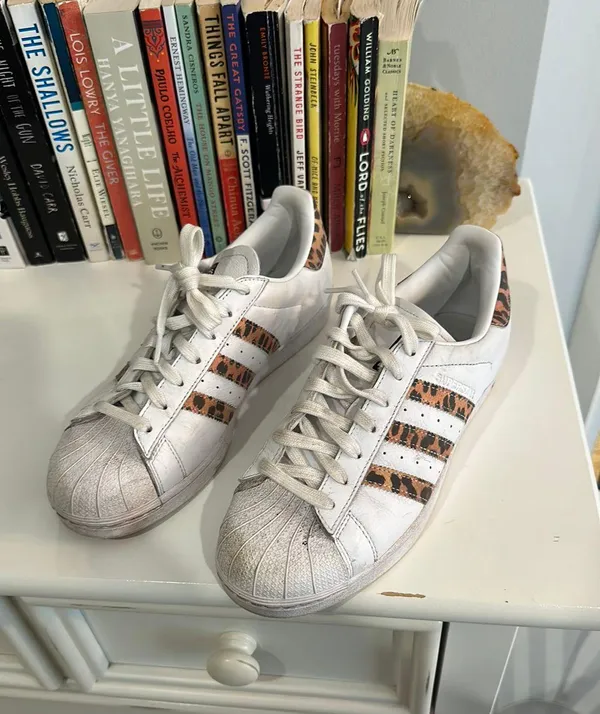 Adidas Cheetah Tennis Shoes - Image 2