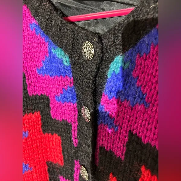 Icelandic Design Hand-Knit Wool Cardigan - Image 3