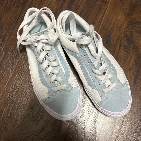 Vans Women's Winter Sky/True White Old Skool Low-Top Sneakers Size 6 NWOT - Image 2