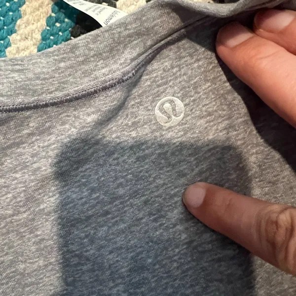 Lululemon short sleeve athletic top in size 4z. - Image 9