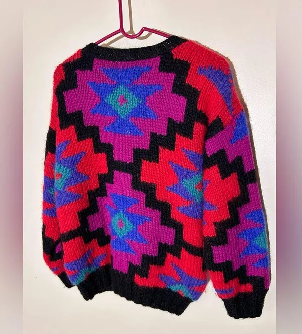 Icelandic Design Hand-Knit Wool Cardigan - Image 2