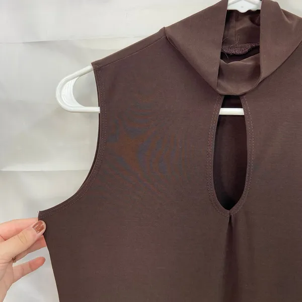 Women's dark brown soft stretch mock neck cutout sleeveless shirt‎ blouse small - Image 3