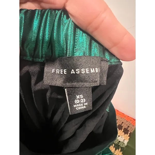 Free Assembly Elegant Emerald Green Satin Pleated Midi Skirt Flowy Accordion XS - Image 5