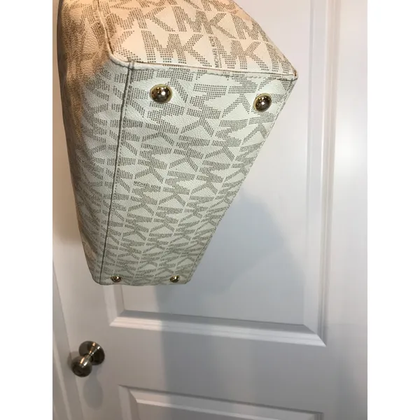 Michael Kors Jet Set Travel Large Signature Tote - Image 3
