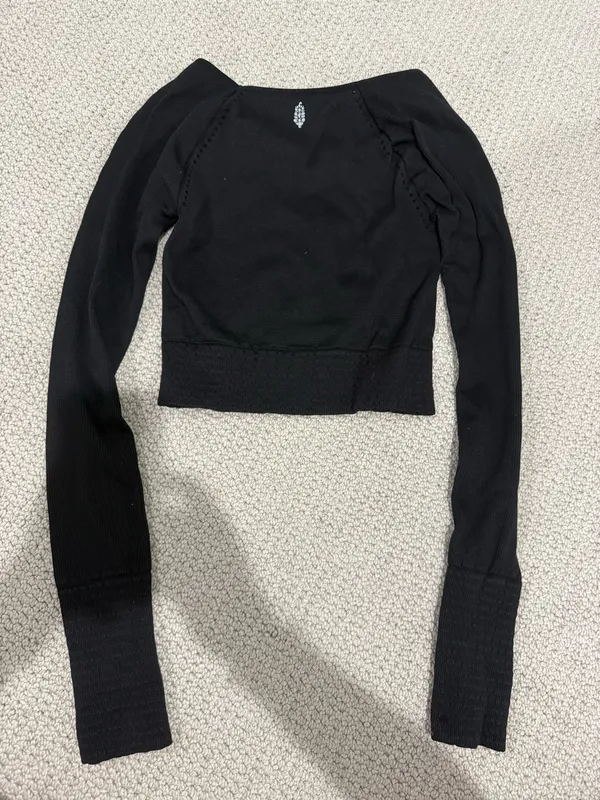 Free people cropped long sleeve - Image 3