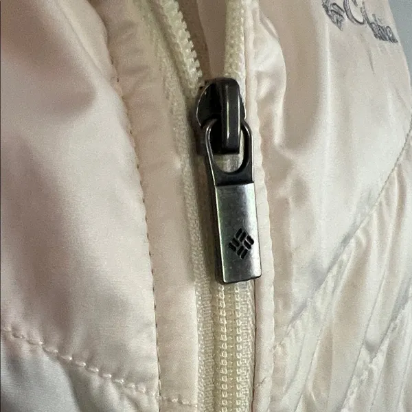 Columbia Women's Ivory Quilted Insulated Vest - Image 5