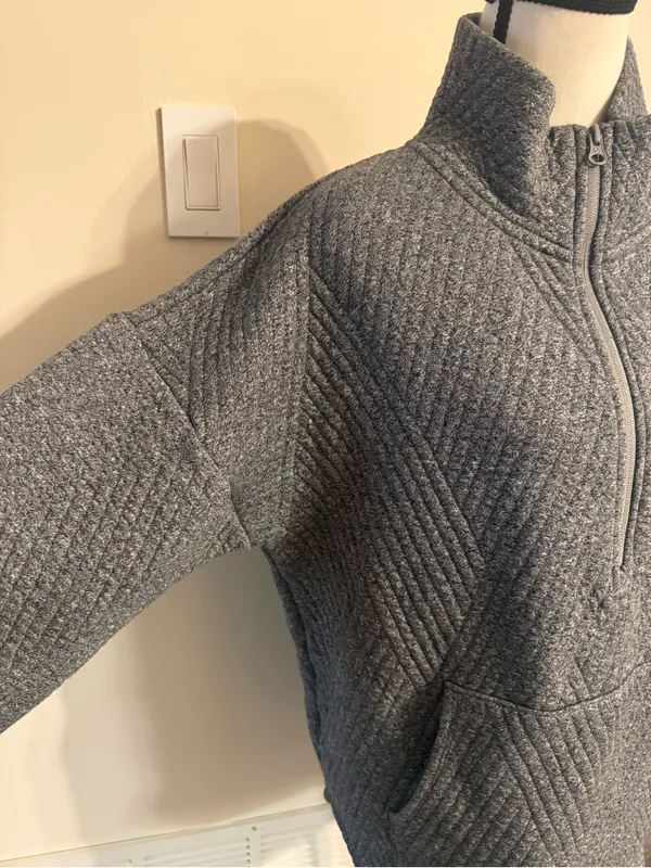 GAP fit | Gray Quilted Quarter-Zip Pullover in Heather Gray - Image 9