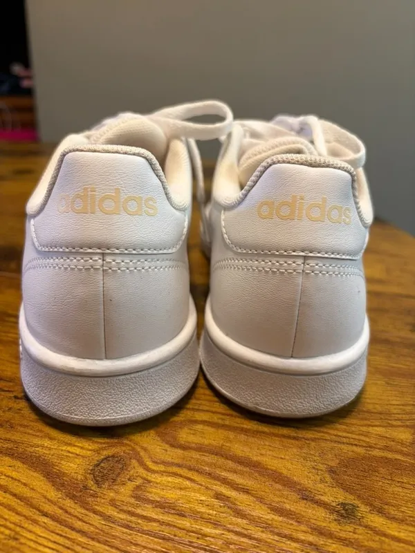 Adidas Women's White Casual Sneakers Size 8 | Tennis Style Shoes EUC - Image 3