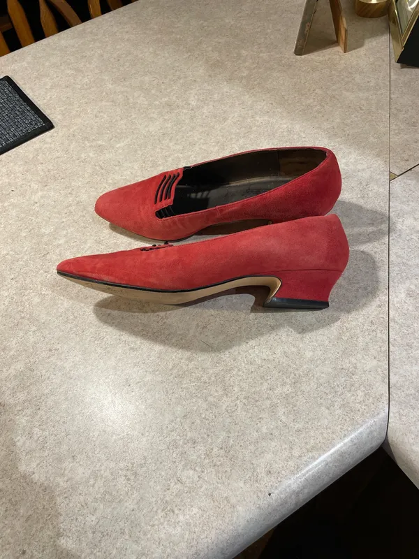 Garolini red suede kitten heels Size 10 - Image 4