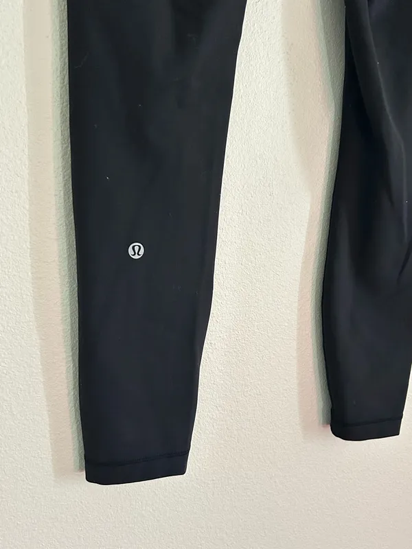 Women’s Lululemon Black Wunder Under High Rise Leggings size 6 24” - Image 5